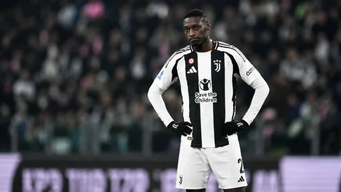 Randal Kolo Muani in a Juventus home kit during a Serie A match, with the French forward set to complete a permanent move from Paris Saint-Germain after a transfer agreement between the clubs.