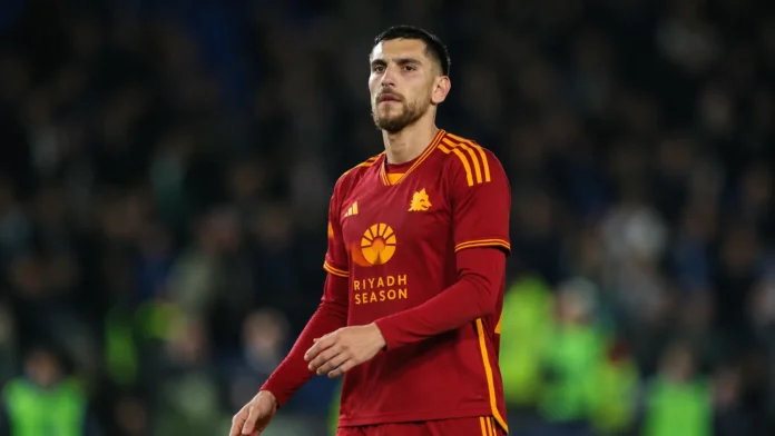 Lorenzo Pellegrini wearing Roma's home jersey during a match as contract extension talks with the club near completion.